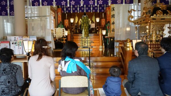 お宮参りでの両家からのお祝い金のお返しに手土産は必要なのか