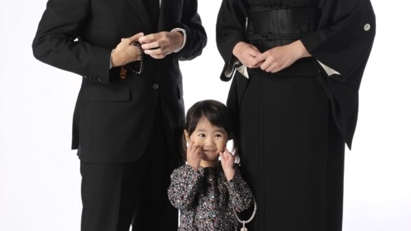 法事の服装は？赤ちゃんの服装はコレでＯＫ！シンプルな色で出席