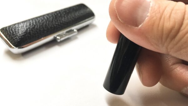 書類に印鑑を押す際の正しい位置とキレイに押すポイント！
