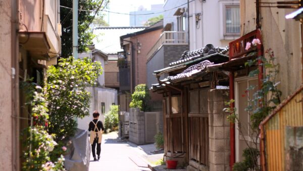 東京での生活が苦しいと感じながらも東京にとどまる訳は