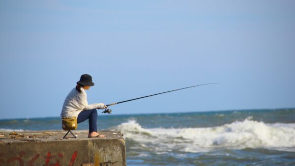 雨の日の魚釣り！釣れる理由と雨の日の釣りで気を付けたいこと
