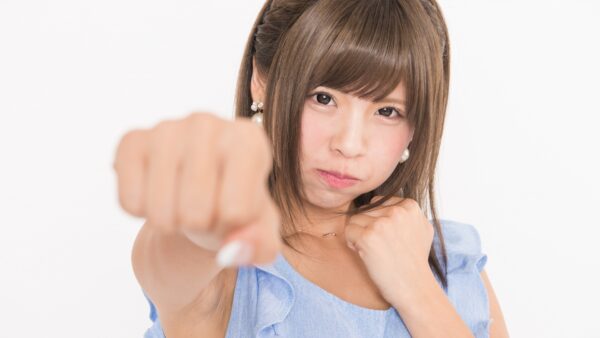 彼女の言葉がきつい！気の強い女性の特徴とは
