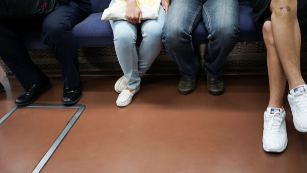 電車で見かける女性を好きになったらこうアプローチしよう