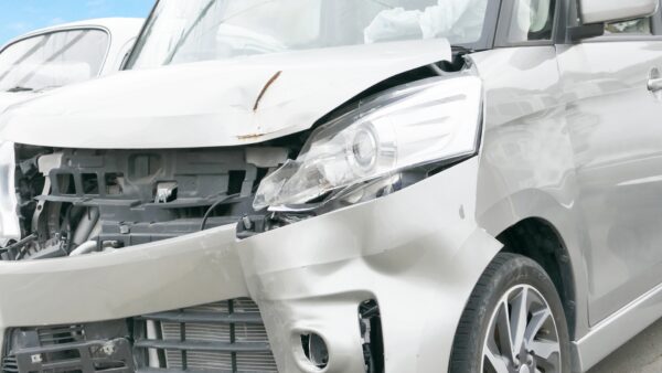 社用車で交通事故を起こしてしまった場合の保険金