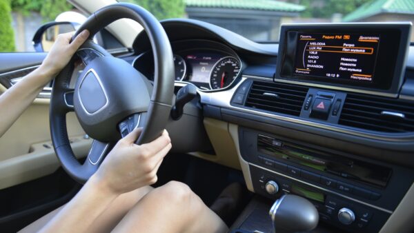 車のペダルにペダルカバーを取り付けよう！そのやり方を解説！