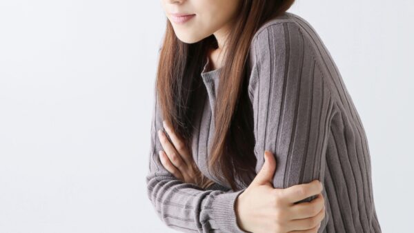 背中の冷えを感じて眠れない時の対処法について