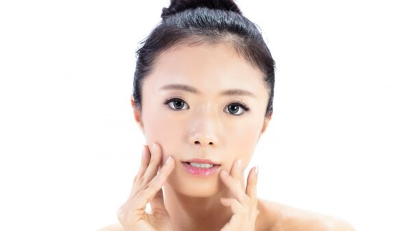 小鼻を小さくするためには、メイク＋マッサージが効果的！