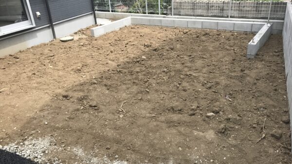 駐車場の舗装費用はどれくらい？相場と費用を抑えるコツ