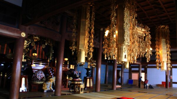 法事をお寺でやる場合のお供え物（お菓子）の選び方を紹介します