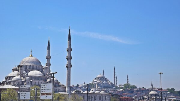 トルコ人男性はかなりの心配性！付き合う場合は注意！
