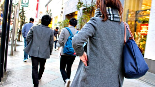 コートとカバンが同じ色？色のバランスや合わせ方について