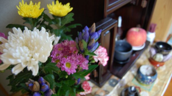 一周忌と三回忌の違いは何？1の次が3の理由について