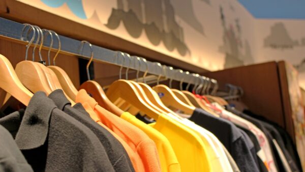 服は高いものと安いもの、どちらを選ぶべき？上手な着こなしとは