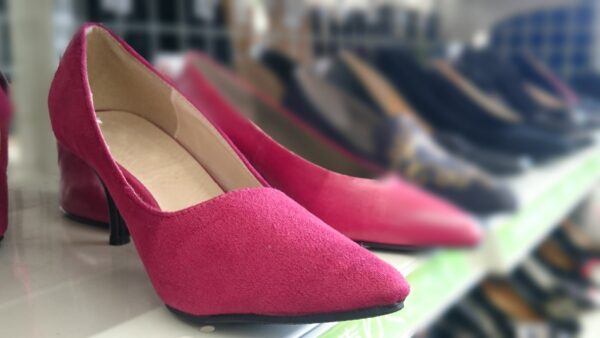 グリーンドレスに合わせる靴選びは？上級者コーデを目指すなら